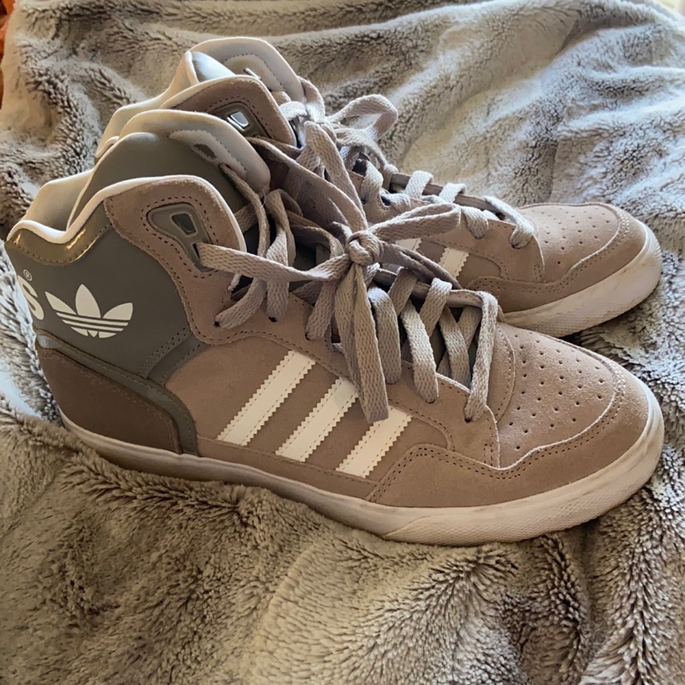 ⚡️ FLASH SALE ⚡️ Adidas high tops!